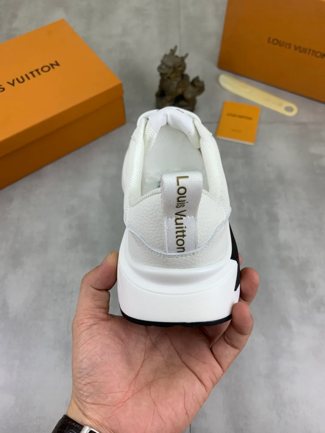 Men's shoes 💰P460 💰 [New model] 🆘 The latest model from LV official website 🎁 Casual and fashionable men's shoes 👟 Hot style 💥 Simple and elegant style, exclusive for trendy men. Unique latest brand elements from the official website 👑 Original decoration, fashionable and generous, the fabric is made of original calfskin ➕ Comfortable and breathable mesh lining ➕ Pigskin lining ✅The official website specifies wear-resistant casual outsole, the classic model is taken in real life🎬Color: 3️⃣colors available😍Number of codes: 38-44 (45 46 customized)